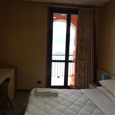 Hotel Socrate Lavena Ponte Tresa Dış mekan fotoğraf