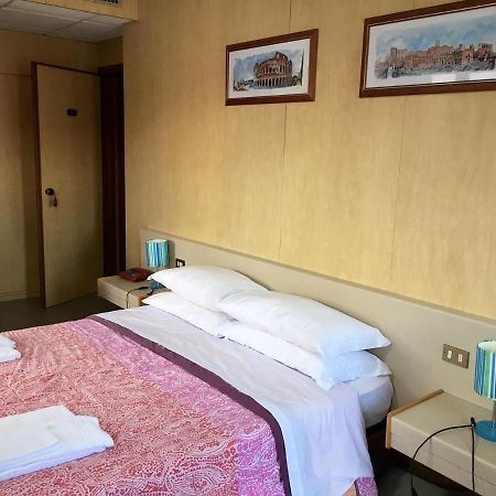 Hotel Socrate Lavena Ponte Tresa Dış mekan fotoğraf