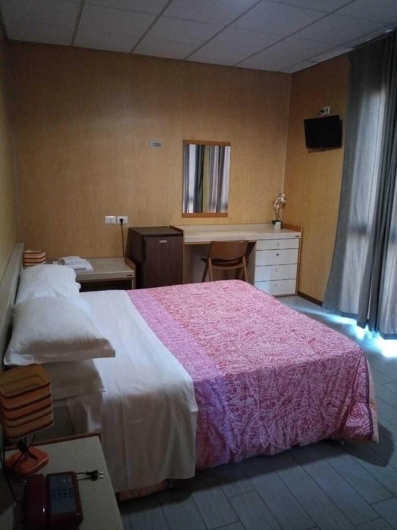 Hotel Socrate Lavena Ponte Tresa Dış mekan fotoğraf