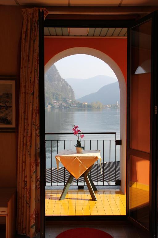 Hotel Socrate Lavena Ponte Tresa Dış mekan fotoğraf
