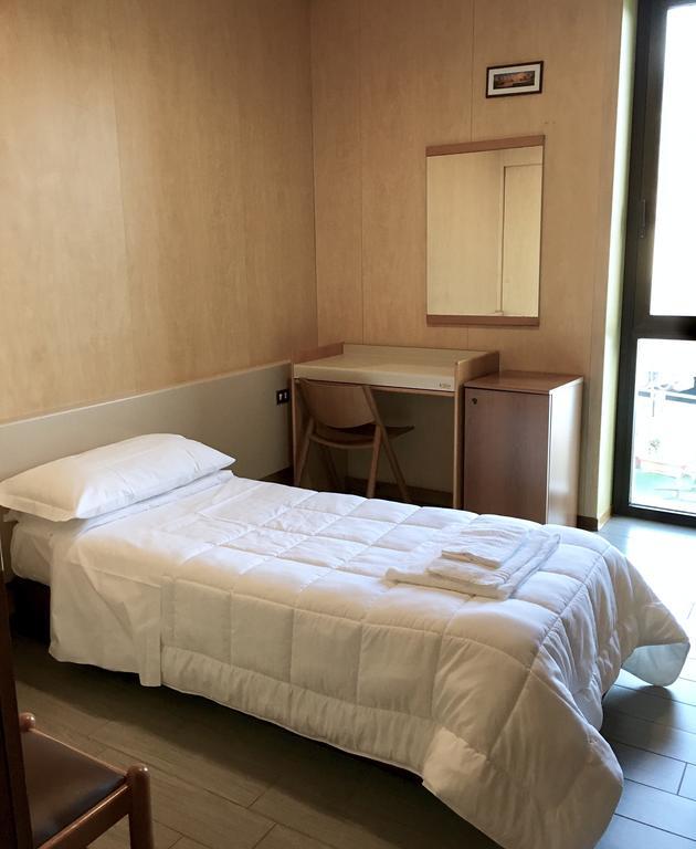 Hotel Socrate Lavena Ponte Tresa Dış mekan fotoğraf