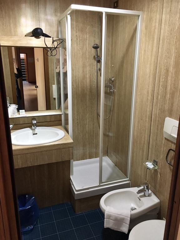 Hotel Socrate Lavena Ponte Tresa Dış mekan fotoğraf