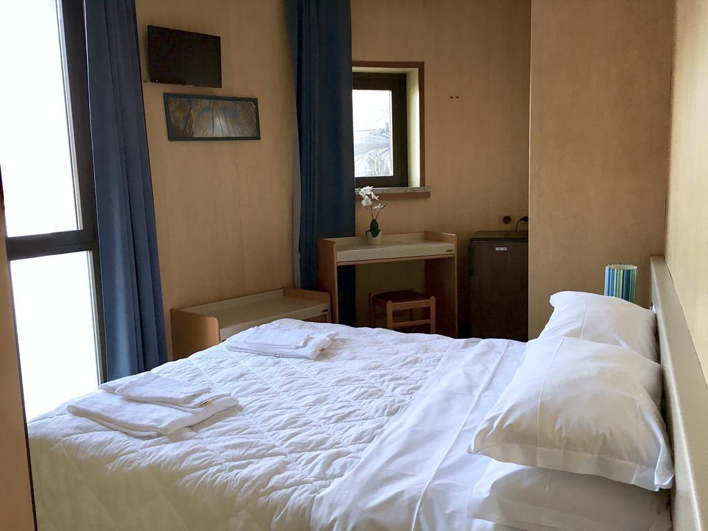 Hotel Socrate Lavena Ponte Tresa Dış mekan fotoğraf