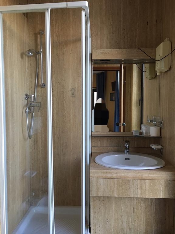 Hotel Socrate Lavena Ponte Tresa Dış mekan fotoğraf