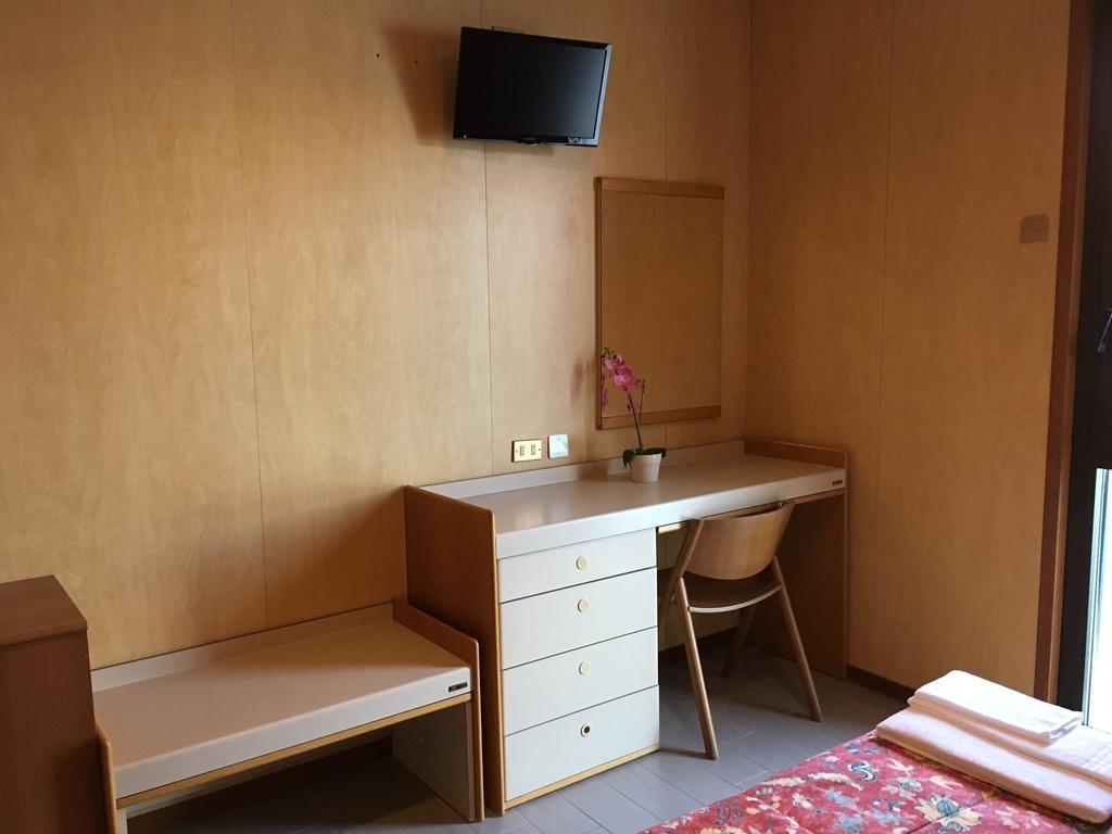 Hotel Socrate Lavena Ponte Tresa Dış mekan fotoğraf