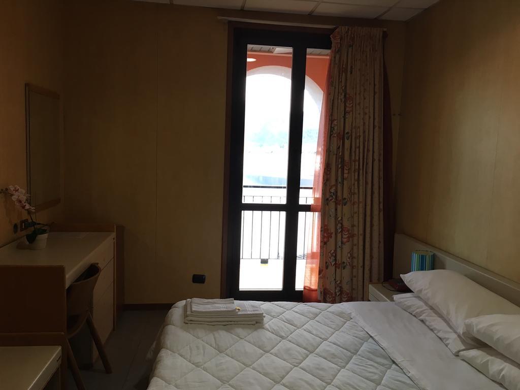 Hotel Socrate Lavena Ponte Tresa Dış mekan fotoğraf