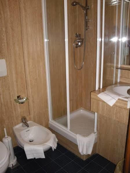 Hotel Socrate Lavena Ponte Tresa Dış mekan fotoğraf