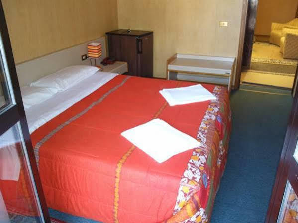 Hotel Socrate Lavena Ponte Tresa Dış mekan fotoğraf