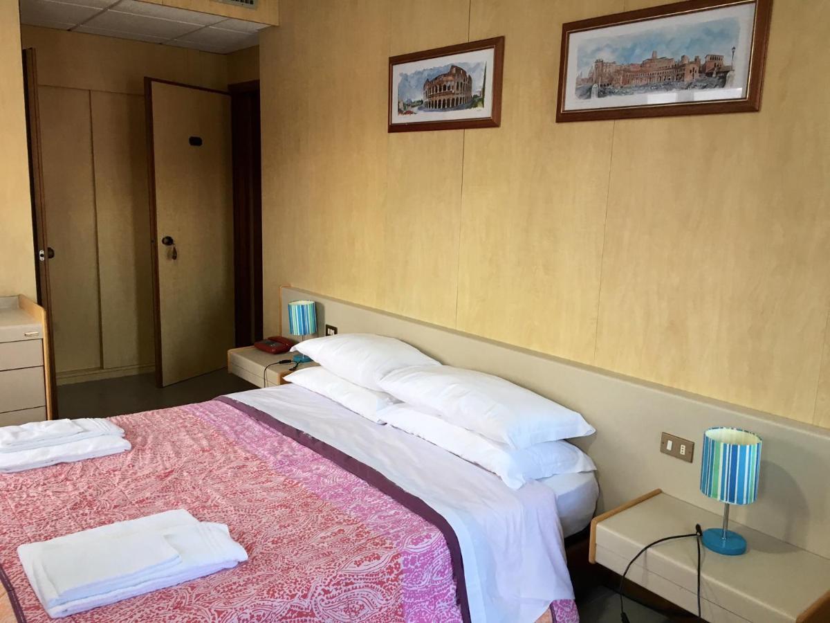 Hotel Socrate Lavena Ponte Tresa Dış mekan fotoğraf